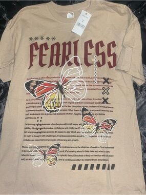 Fearless Butterfly Graphic Tee Beige with Red Print Brisco brand size medium nwt